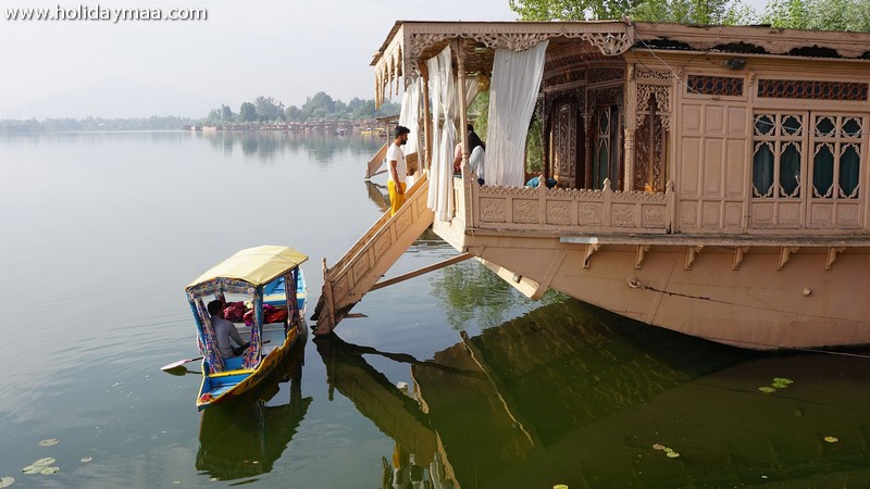 Srinagar Houseboat honeymoon